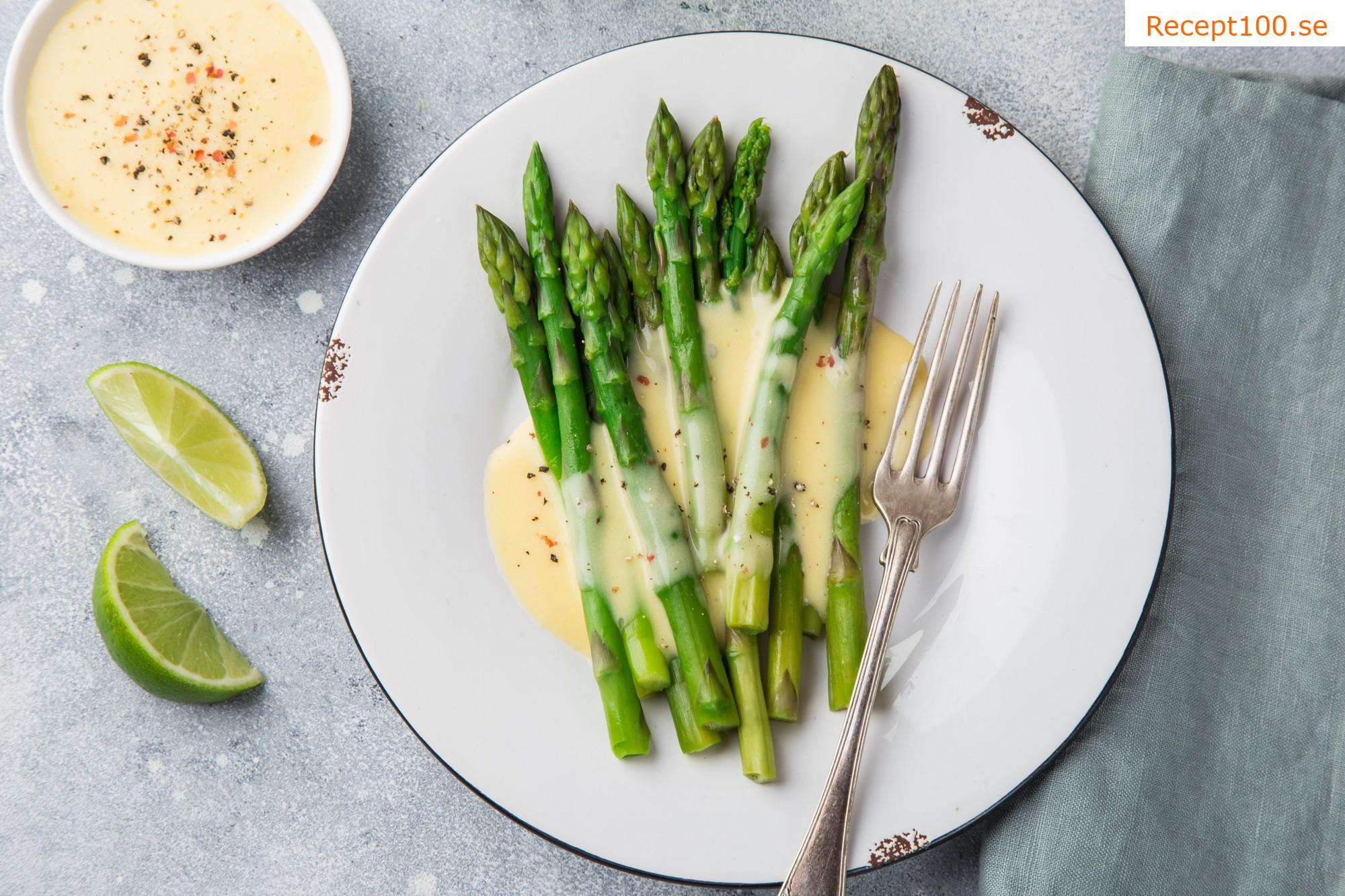 Grön sparris med hollandaise-sås