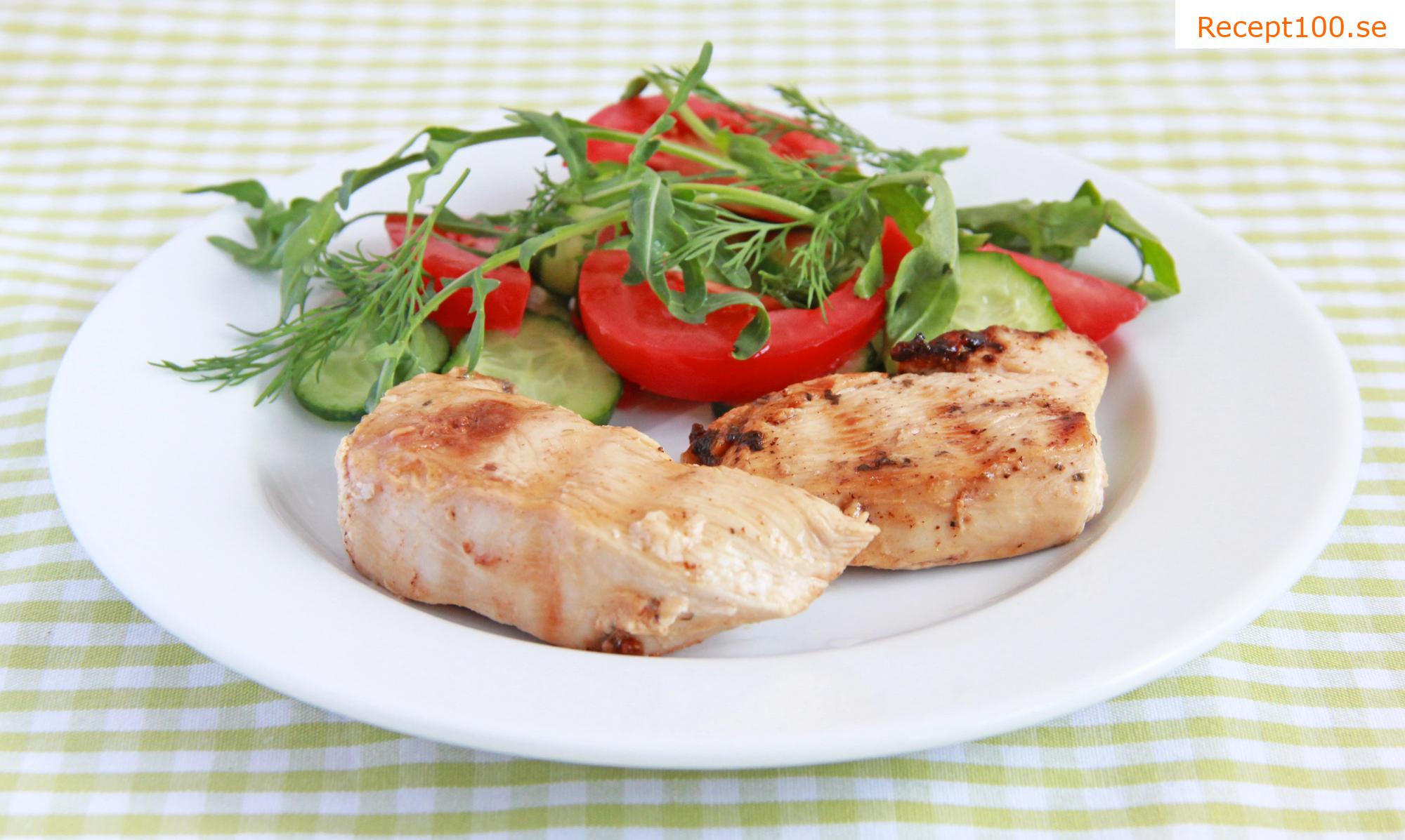 Grönsallad med kycklingkött