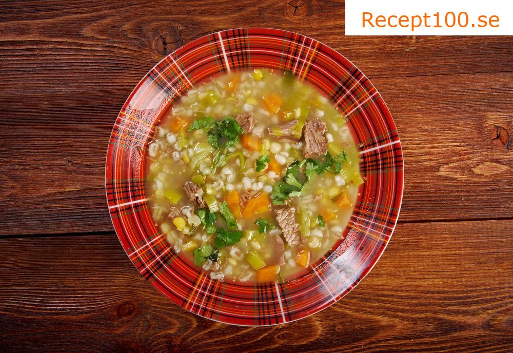 Kornssoppa med rökt kött och grönsaker