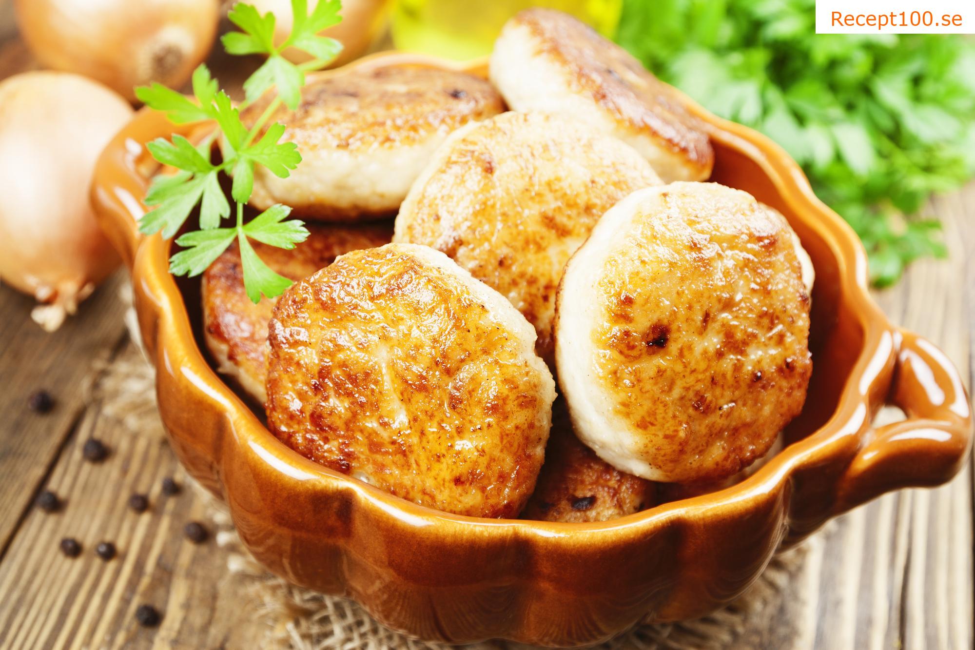 Köttbullar av kokt kycklingkött