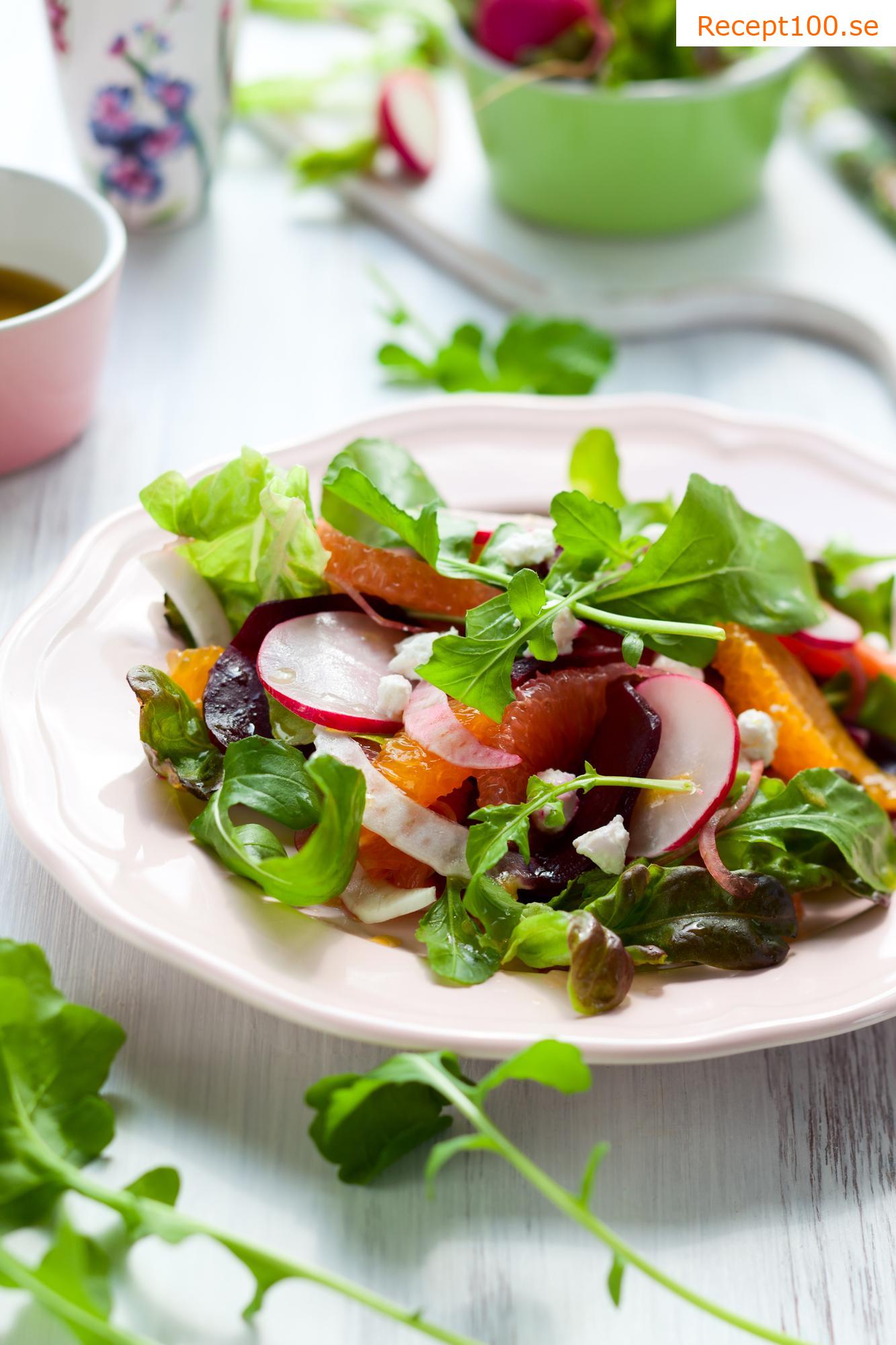 Kryddig kål sallad med frukt