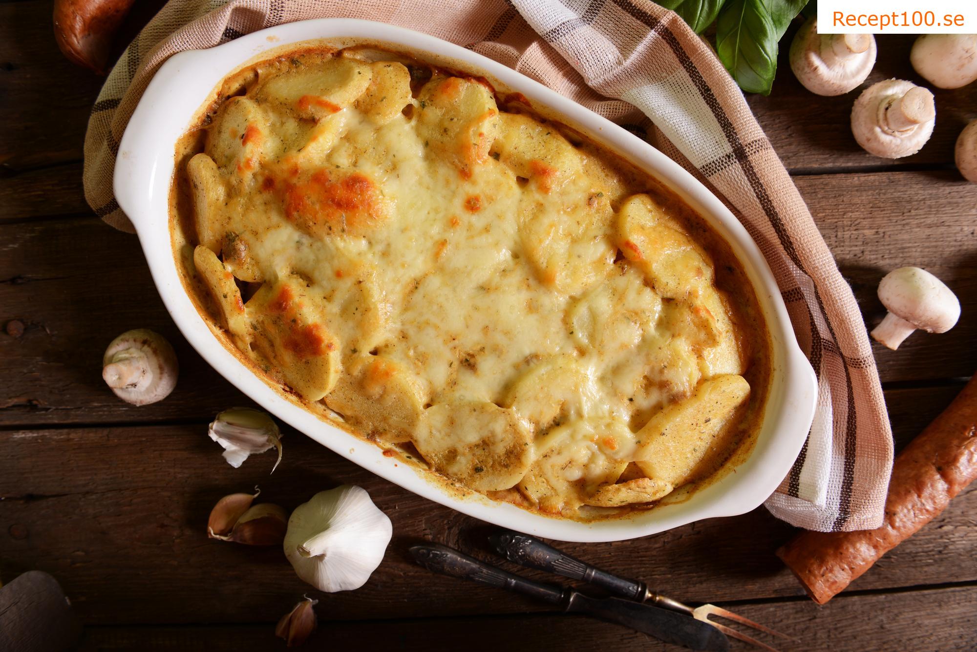 Kryddiga ugnsbakade potatisar med kål, korv och žirovnický - balkanskost.