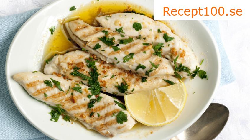 Kycklingfiléer med citronverbena och smörig curryris