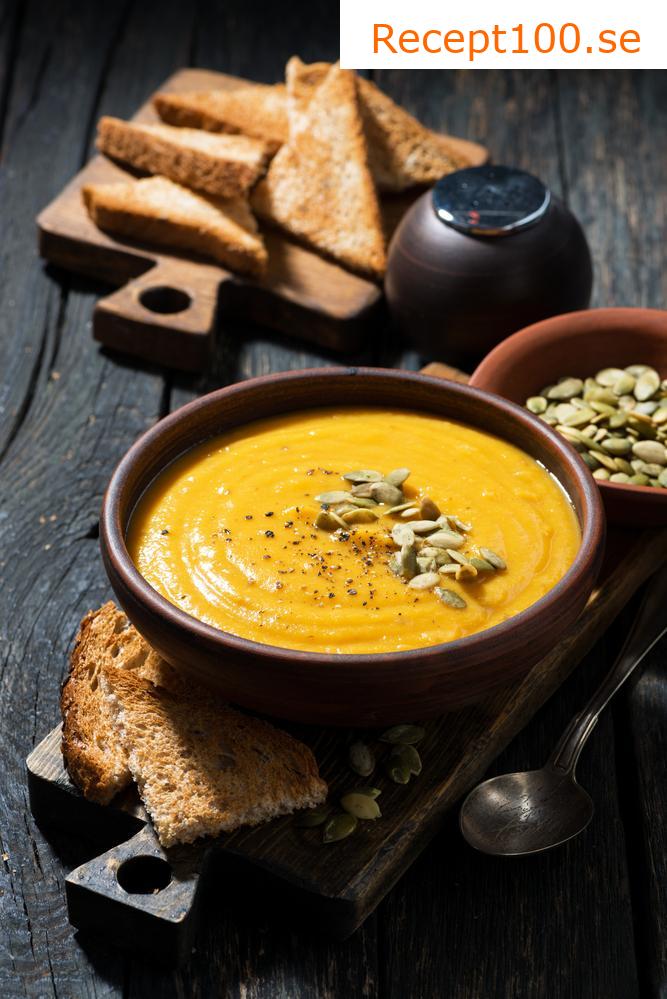 Pumpasoppa med äpplen och ost- och timjan-toastar