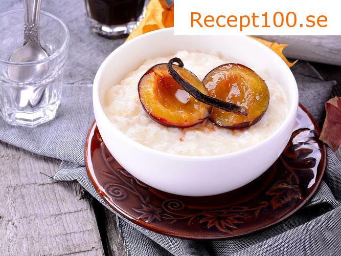 Risgrynsgröt med grädde och plommon