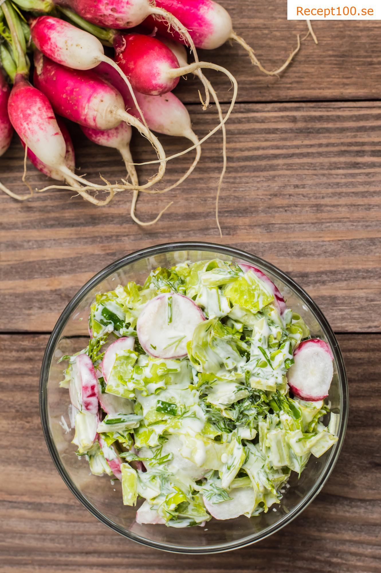 Sallad med färsk spenat