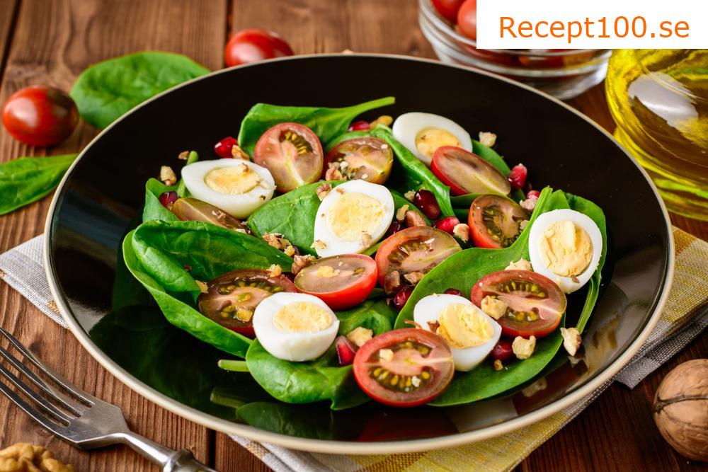 Sommarens sallad med ägg och krispigt kalkonkött