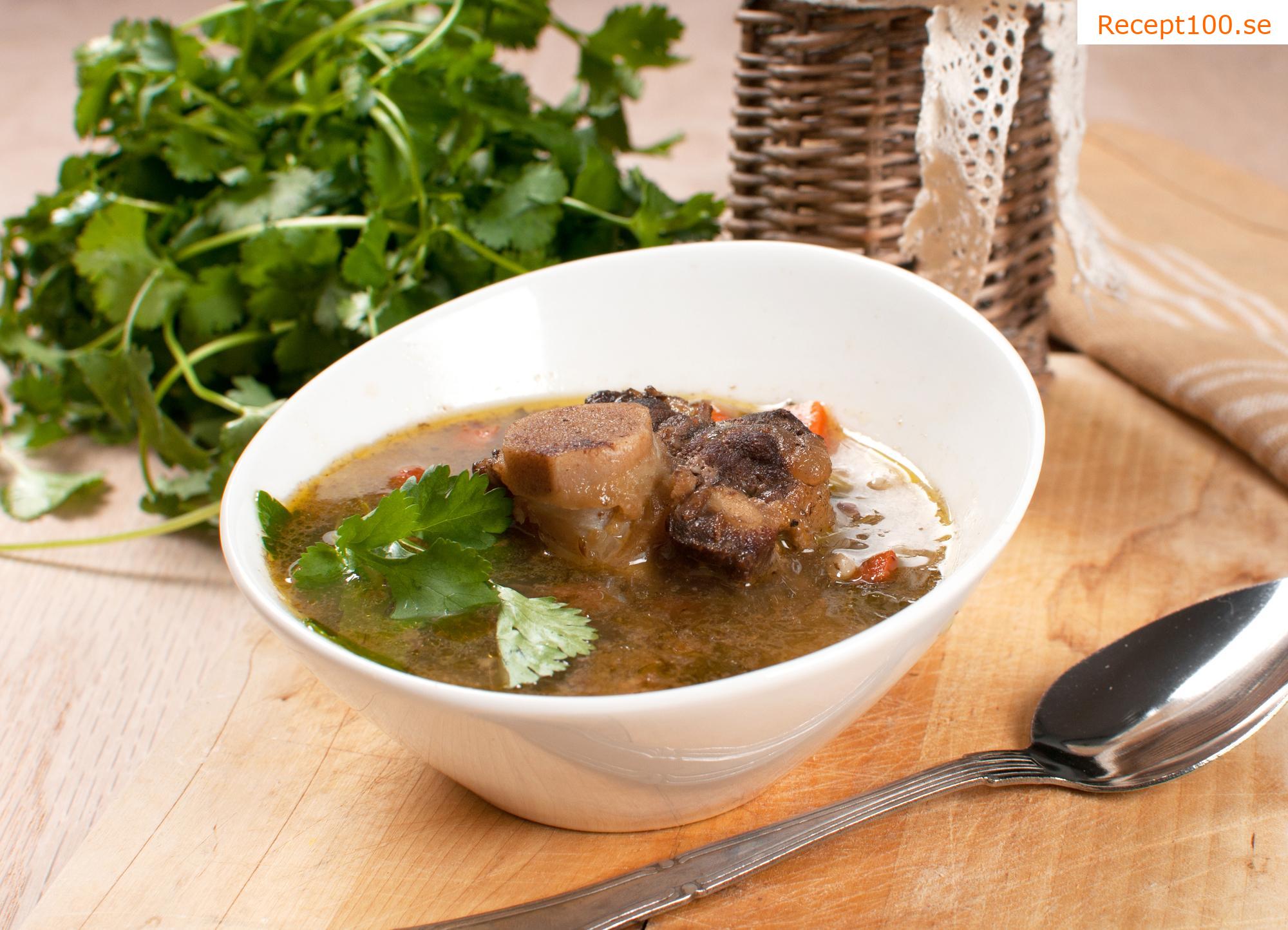 Soppa på fläskben med klimp