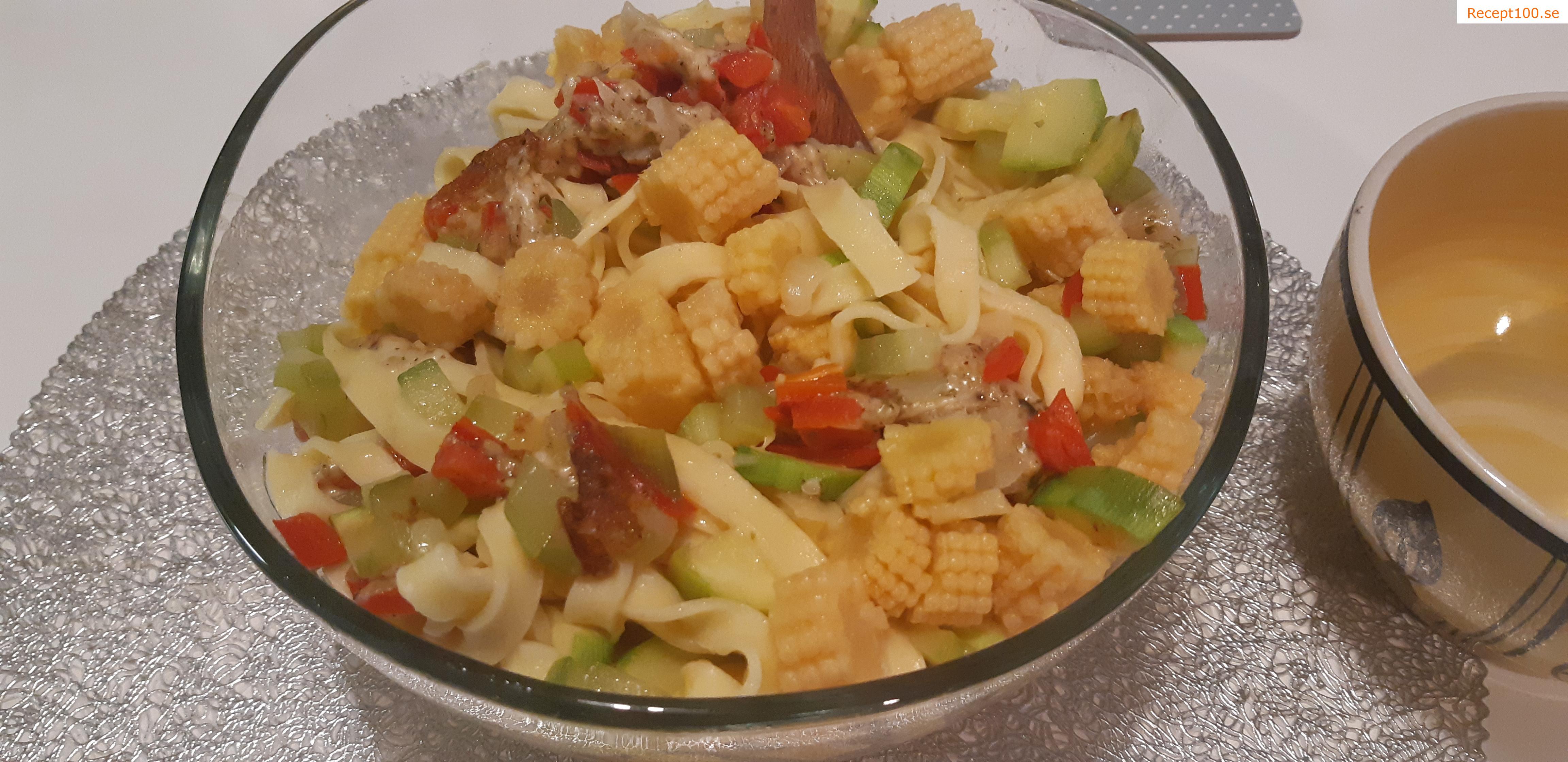 Tagliatelle med oliver och grönsaker