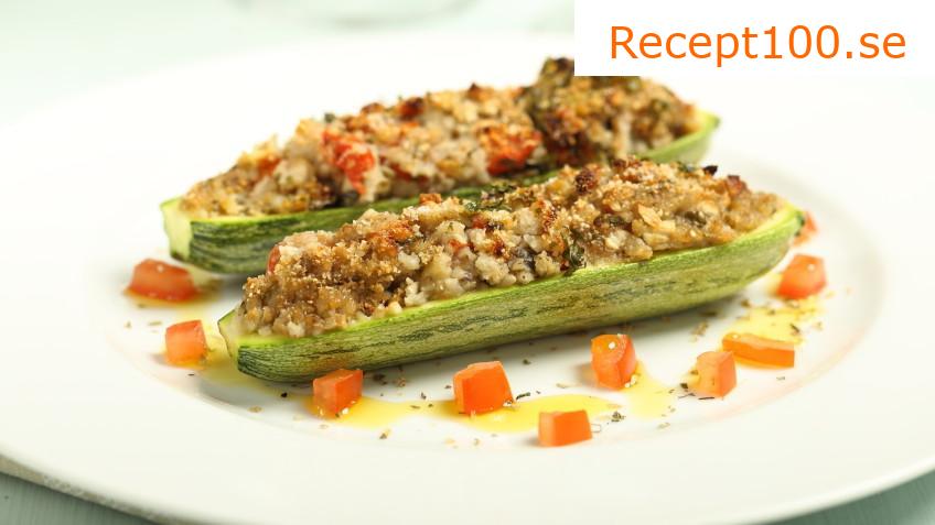 Zucchini fylld med couscous och tofu